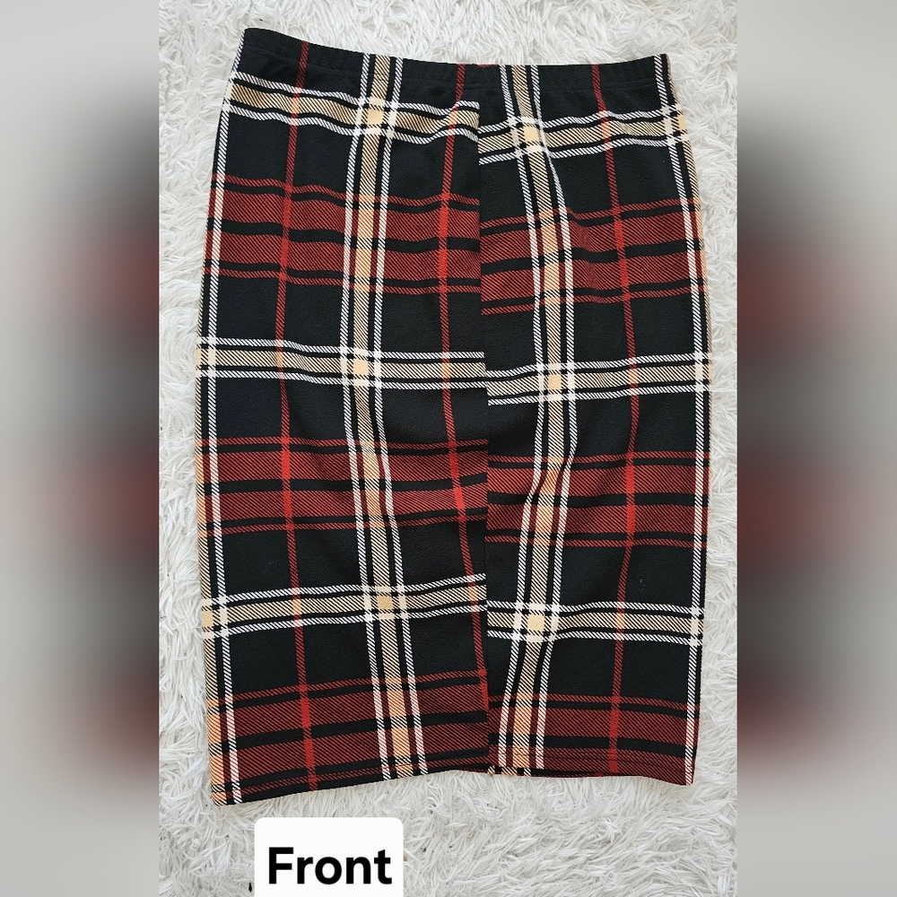 Elegant Plaid Skirt in Red and Black